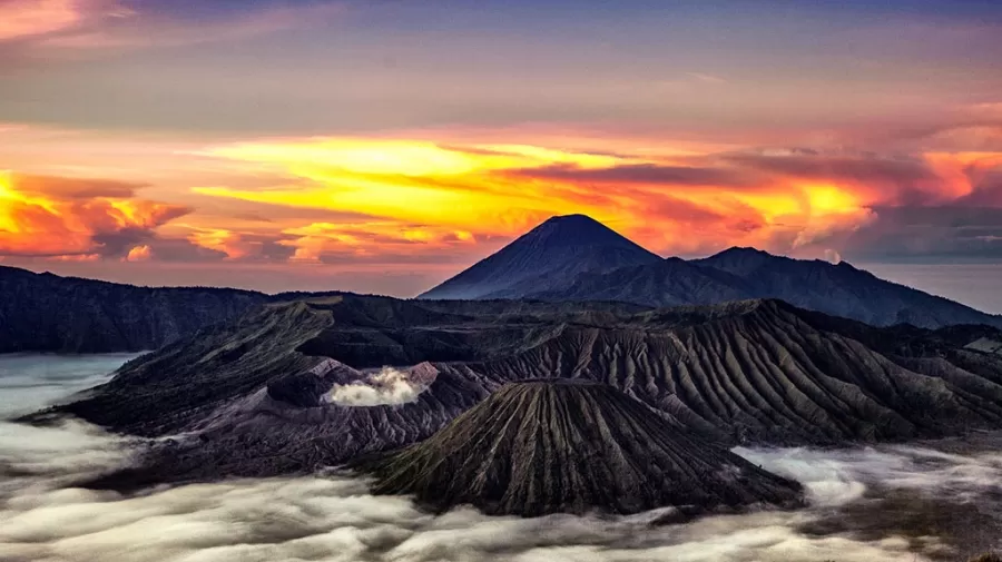 mengintip-keagungan-gunung-gunung-terindah-di-dunia-yang-memesona