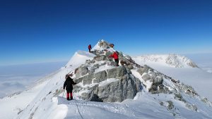 10-gunung-terindah-di-dunia-yang-wajib-dikunjungi-para-petualang